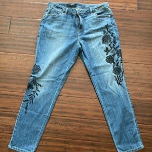 Simply Vera size 16 Skinny embroidered jeans